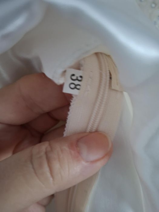 Vând rochie alba pentru ocazii, marimea 38!