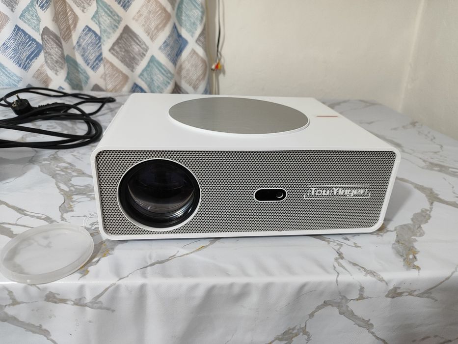 Проектор для дома и бизнеса