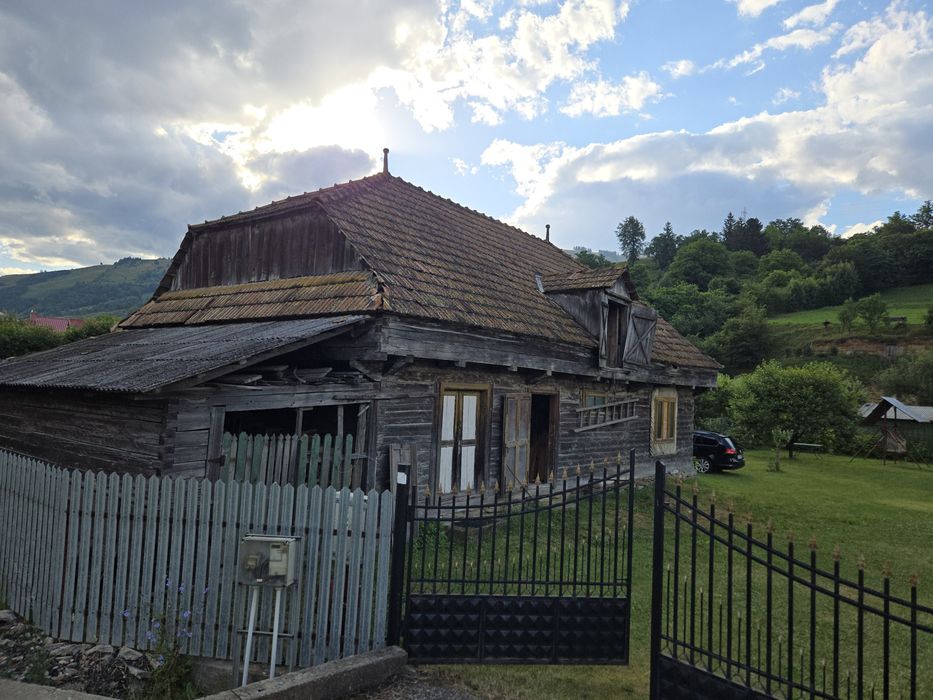 Șură tradițională din lemn de stejar, aprox. 90 mp