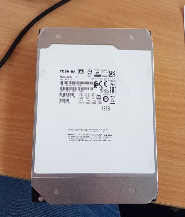 Hard disk intern servere 18TB Toshiba