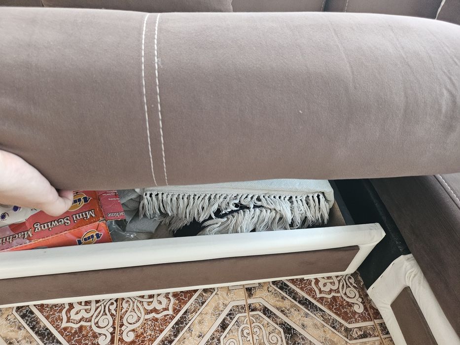 Холов ъгъл 
- L305 B206 H86/седалка 40 см.

- площ з