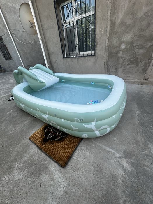 Бассейн с горкой и тинтом