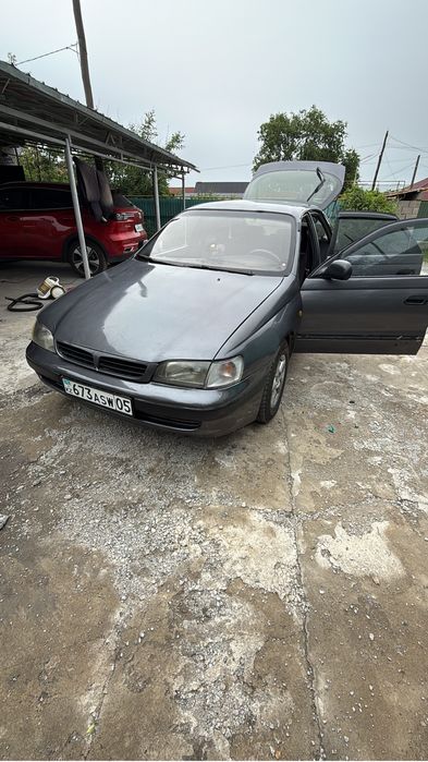 Toyota  Carina E
