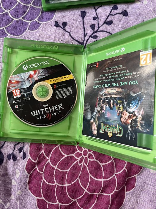Vând The Witcher 3: Wild Hunt – Game of the Year Edition pentru Xbox One.