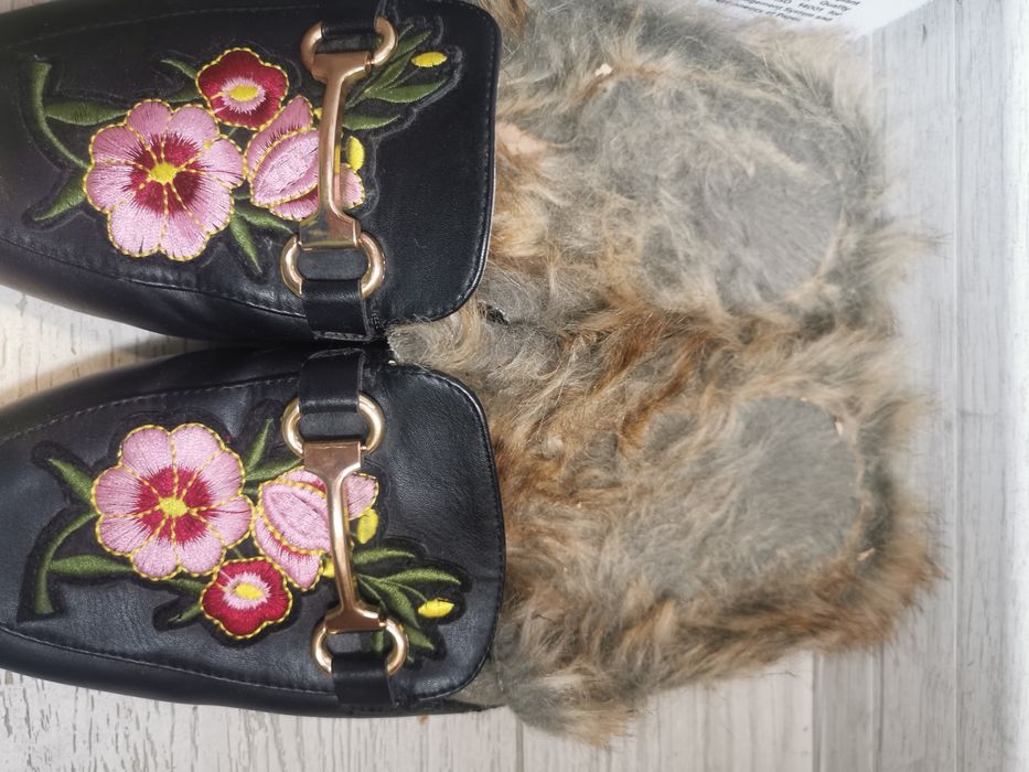 Чехли, обувки с интересни детайли