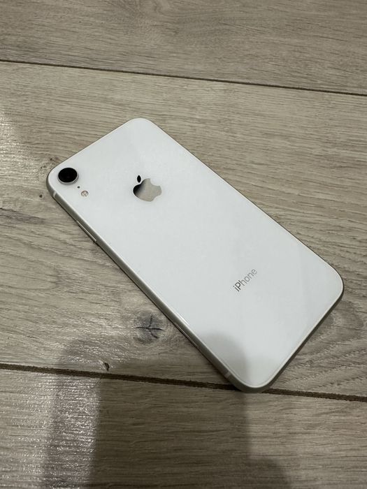 Продам Айфон XR 128