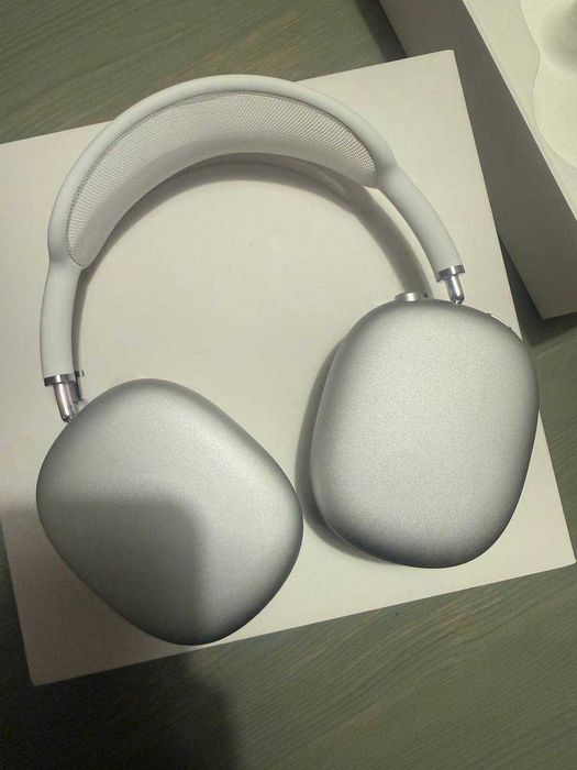 Apple AirPods Max — нови, не са използвани