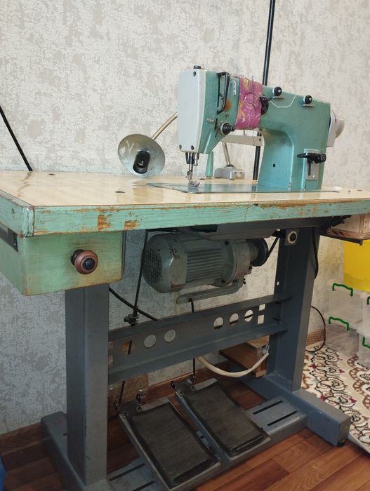 Продам швейную машинку.