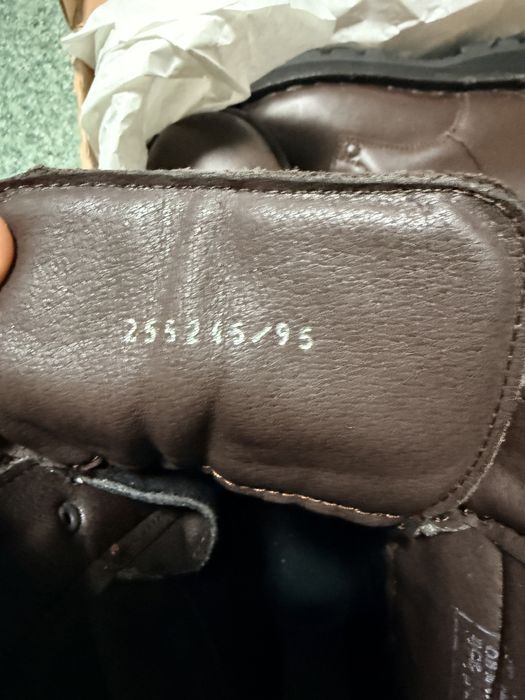 Bocanci militari de iarna