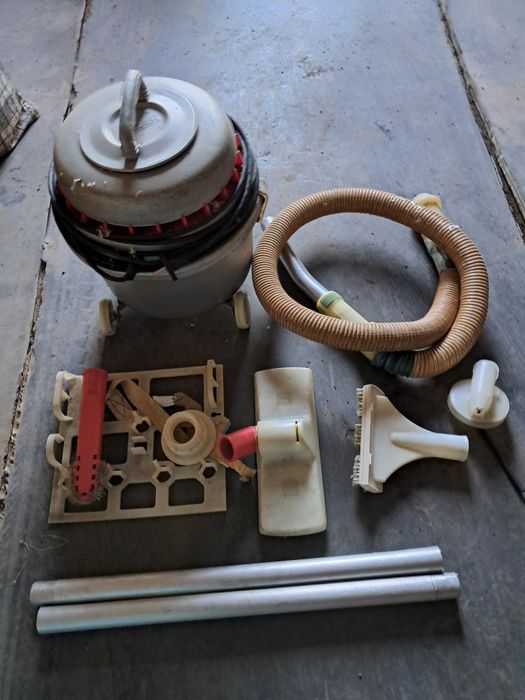 Продаётся пылесос  советский