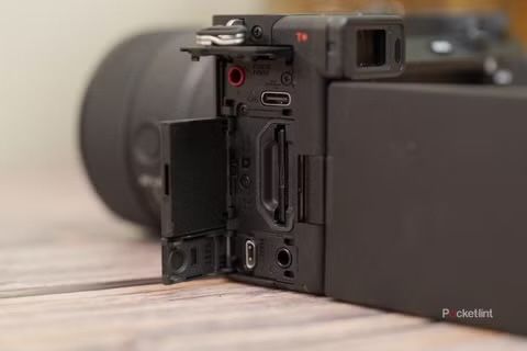 Продавам Sony A6700