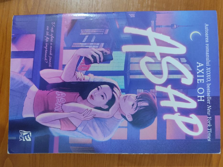 Vând cărți pentru adolescenți și copii în stare foarte bună