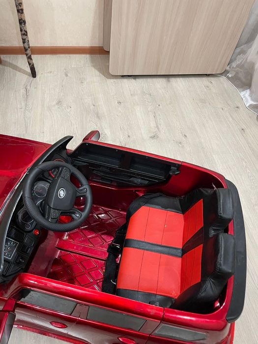 Продам машину игровую