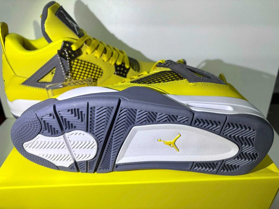Nike Air Jordan 4 Retro Lightning