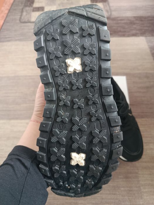 Дамски спортни обувки