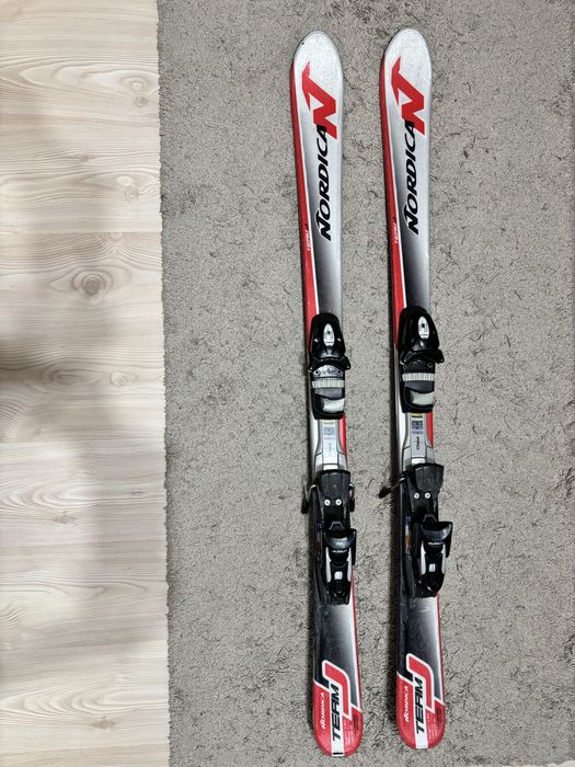Ski uri nordica 130m + clapari marimea 36-37