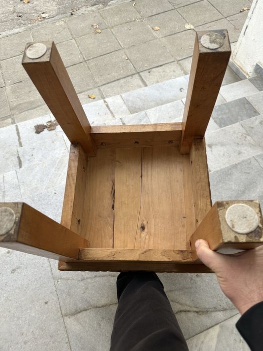 Комплект ръчно резбовани шведски табуретки.Винтидж скандинавски стил