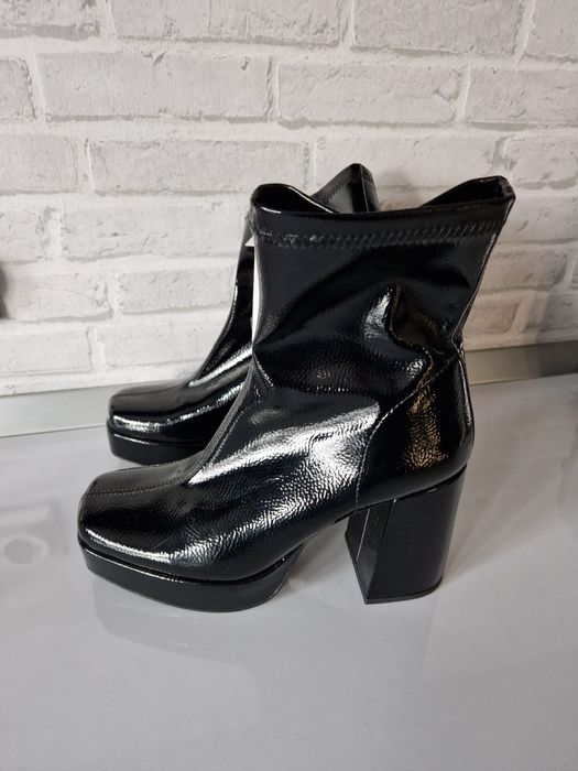 Ghete dama de ocazie Pull&Bear~piele ecologică lucioasa~marime 38