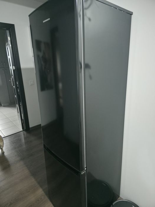 Vand Frigider Heinner HC-H273BKA+ Black, 273L, Clasa A+, stare  foarte buna