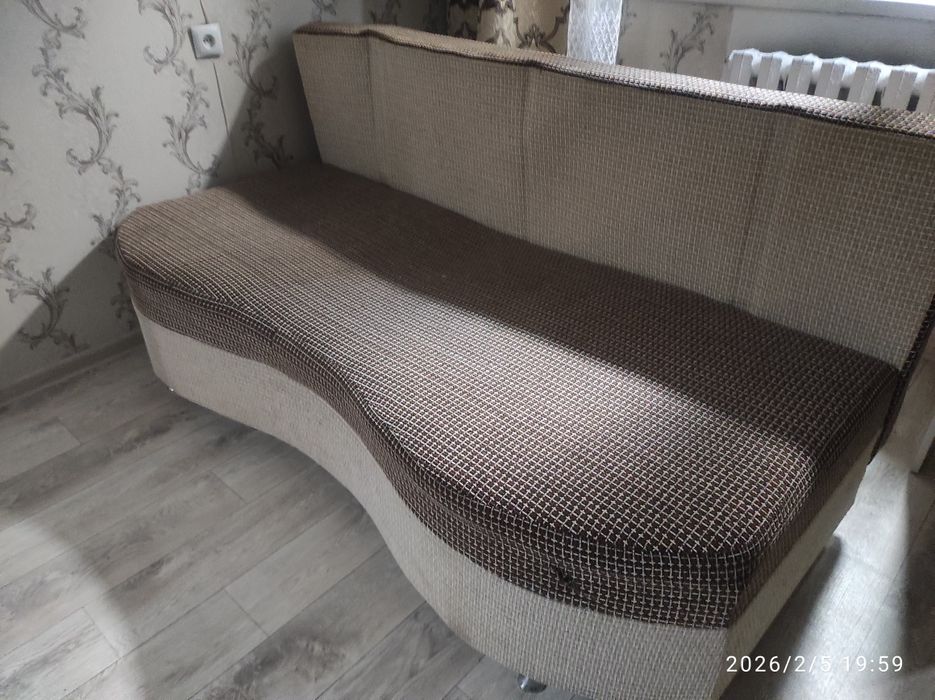 Отда даром диван и две межкомнатные двери