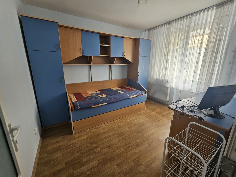 Închiriez apartament 3 camere
