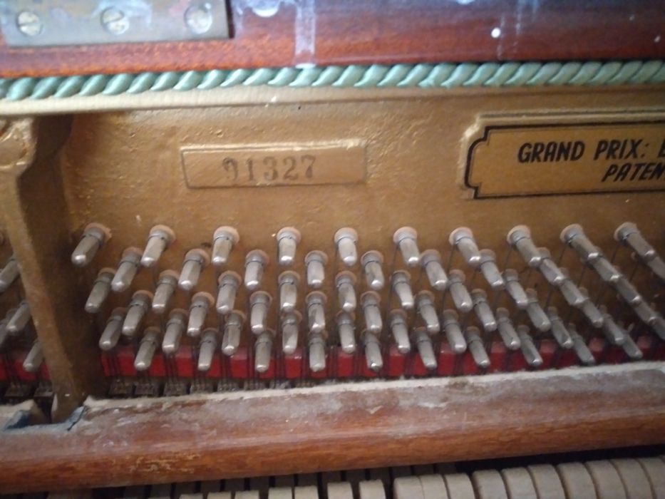 Пианино петроф сотилади