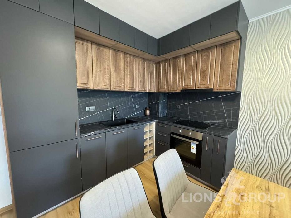 Продава се Тристаен апартамент в Варна, Погреби - 88 кв.м за 2728 €/кв.м - Снимка #1