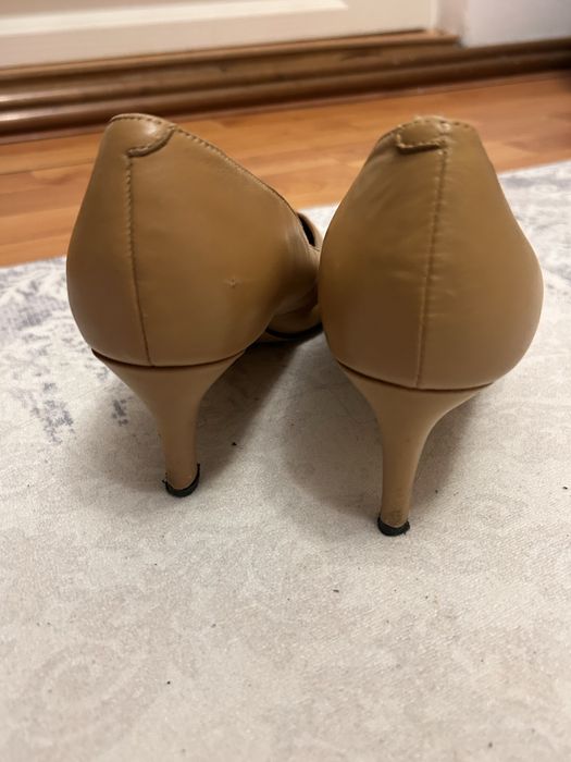 Pantofi crem cu toc Bata