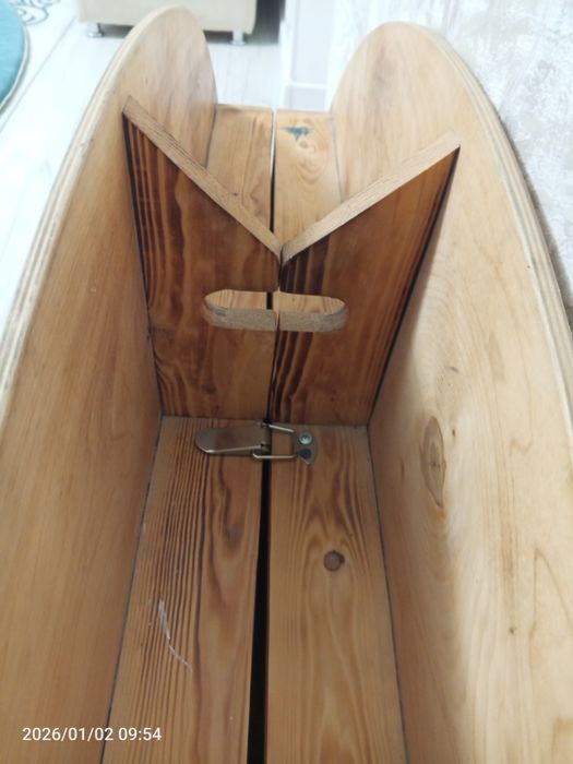 Стол круглый, складной.