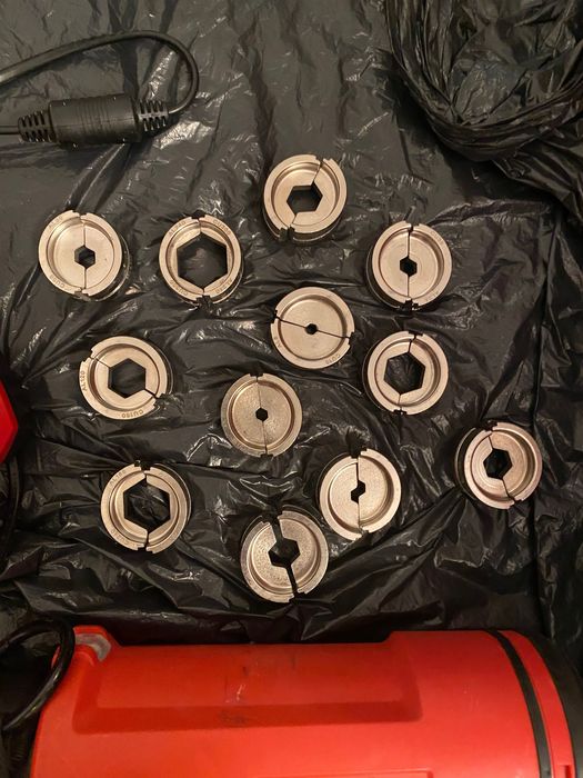 Bacuri Presa hidraulica pentru cabluri Milwaukee