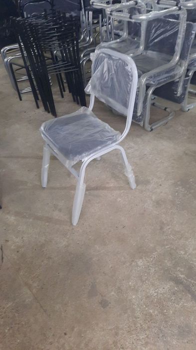 Turon stullari va izoʻ stullri va Silvia sutul bor