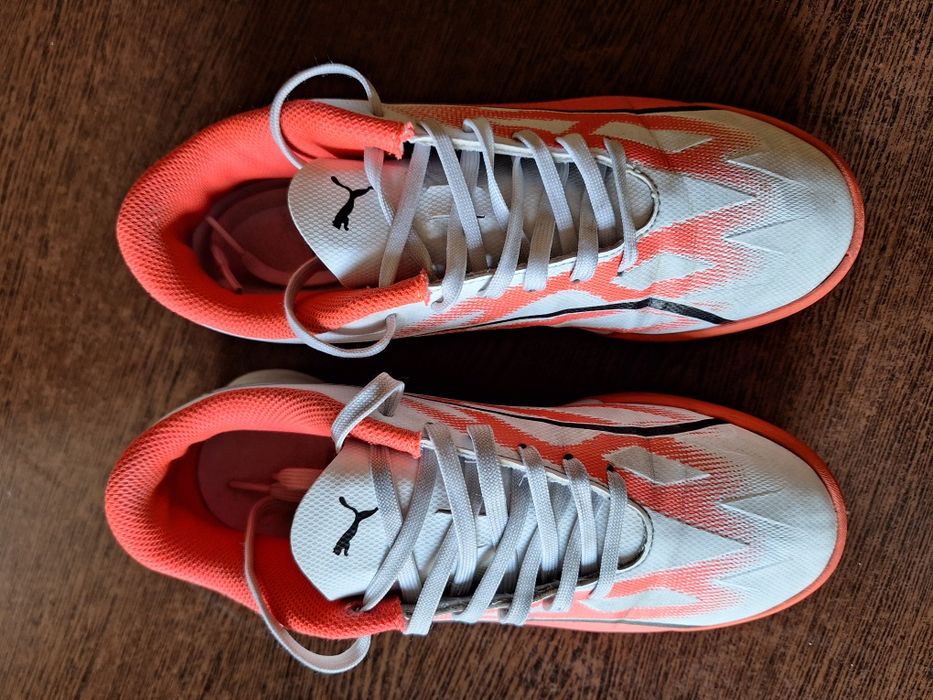 Incaltaminte fotbal copii, Puma ultra play, gazon sintetic 
ULTRA PLAY