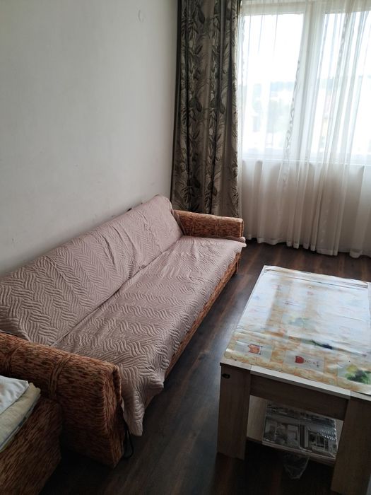 Давам под наем  обзаведен тристаен апартамент в гр.Сливница.