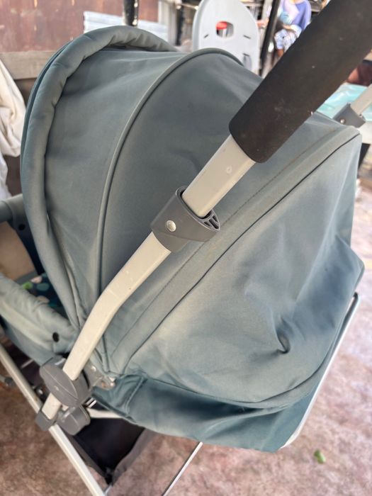 Коляска целая, но выгорел цвет