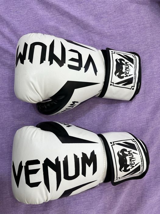 Продам перчатки боксерские