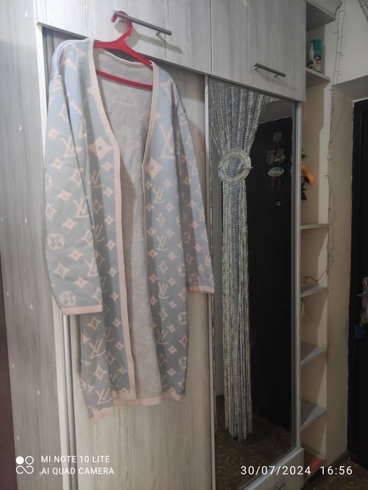 Туркиядан олиб келинган. Чиройли куйлак ва кордиганлар.