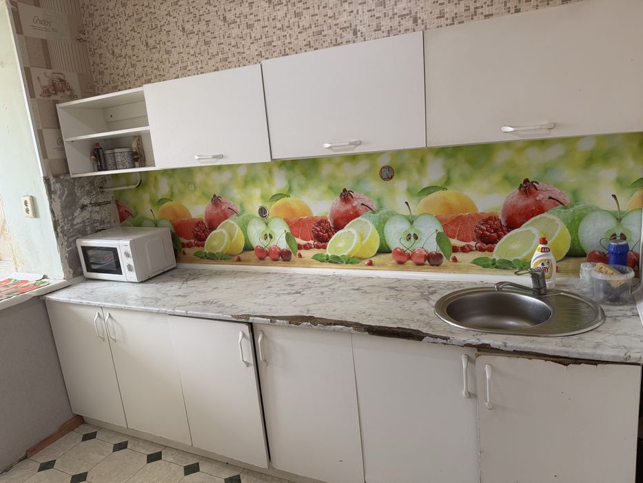 Есік, стиралка, тумба, кухня