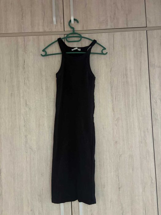 Черна рокля - по тялото