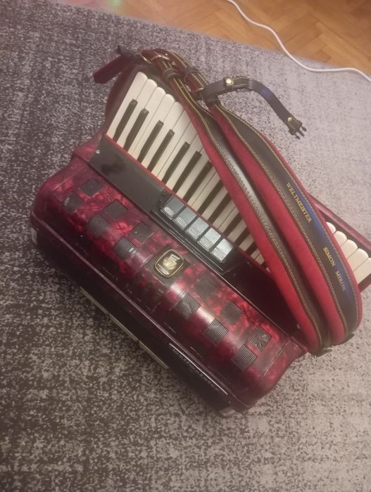 Vând acordeon weltmeister