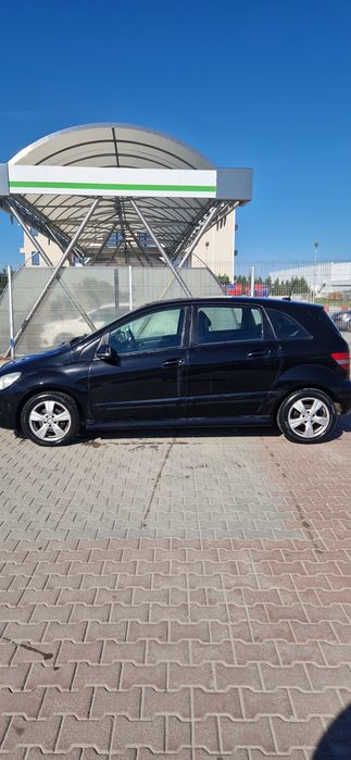 Mercedes Benz B180
