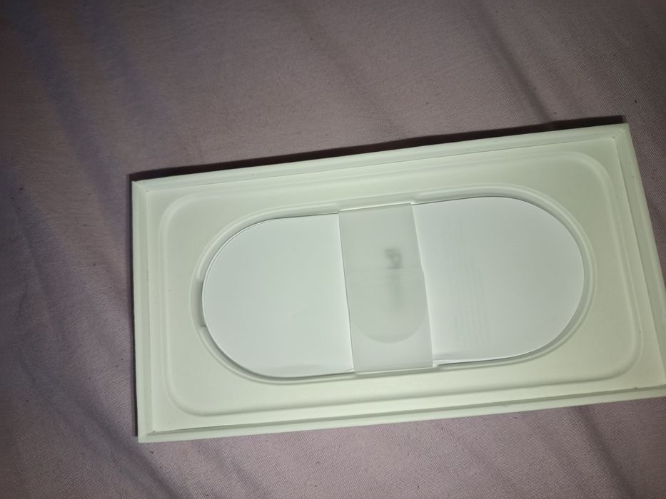 Vand Cutie Iphone 16 din Olanda