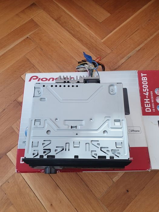 CD Pioneer за Автомобил.