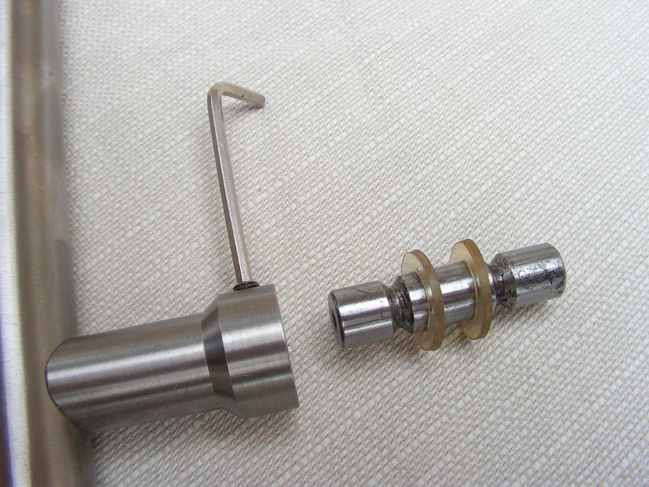 Двустранна дръжка за бутане – дърпане на стъклена или плътна врата.