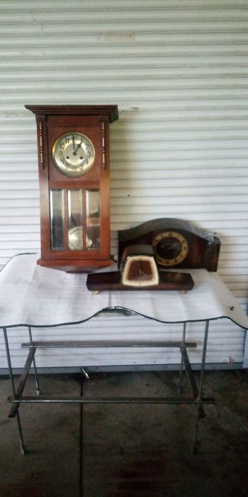 Ceasuri și pendule vechi pentru colecționari sau pentru restaurat