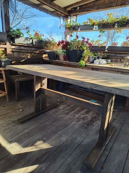 Продавам дървена маса