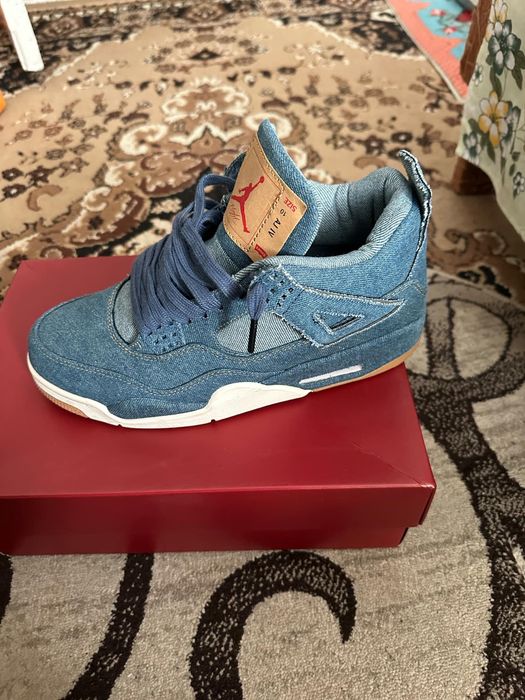 Air Jordan 4 Levi’s