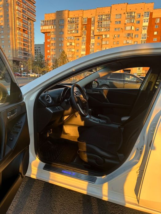 Mazda 3 2010 хэтчбэк