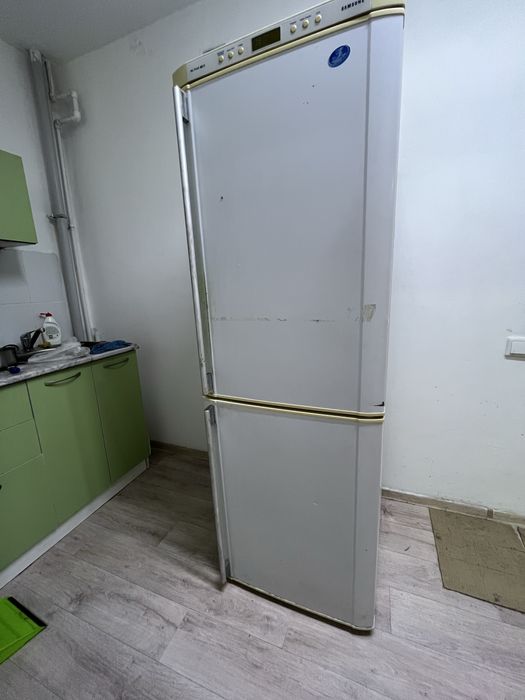 Срочно продадим холодильник