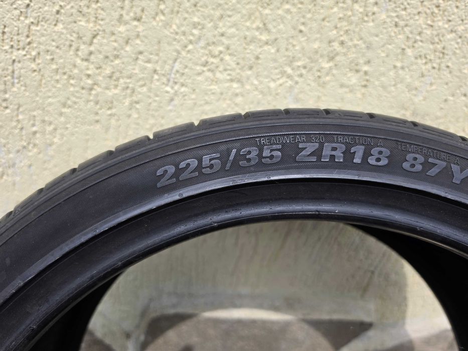 4 бр. летни гуми 225/35/18 Kumho DOT 2x1820 2x4717 4-5 mm