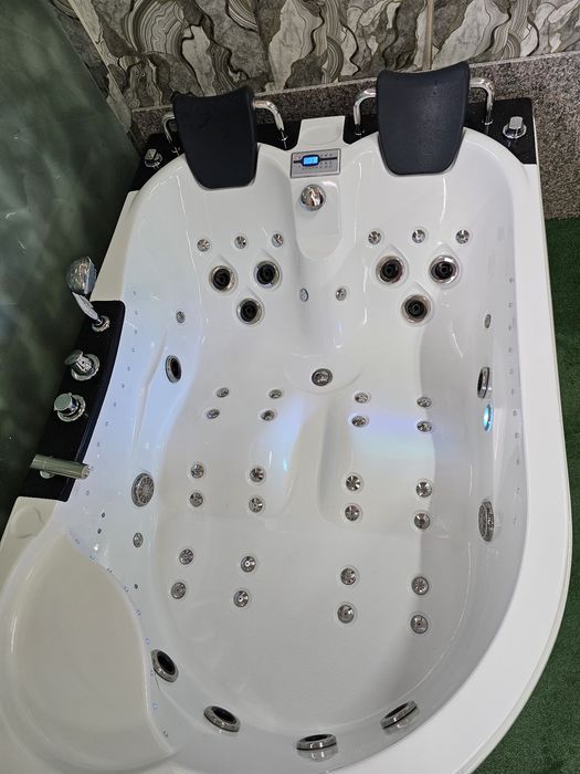 Джакузи за двама Хидромасажна Вана с Подгрев  1.80х1.20